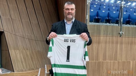 Фенове изненадаха Васил Евтимов с футболен подарък за рождения му ден