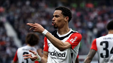  Екитике приключва прехвърлянето си в Ливърпул на следващия ден, чака се да е на самолета за предсезонното турне 