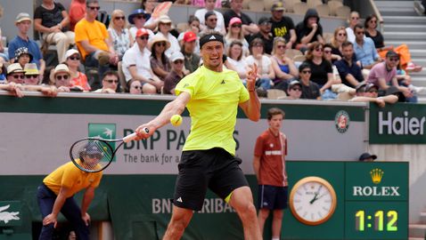 Зверев загуби сет, но не допусна изненада