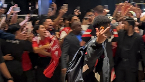 Играч на Манчестър Юнайтед показа среден пръст на феновете, но не съжалява