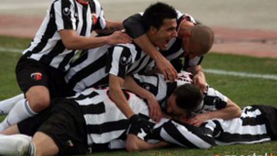 Лидерът Лудогорец се срина в Пловдив - Локо продължава да наказва грандовете