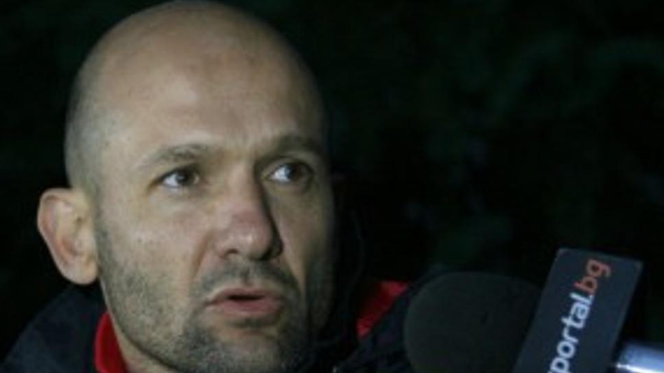 Ботев (Пд) изгони Радуканов, Видолов поема временно отбора