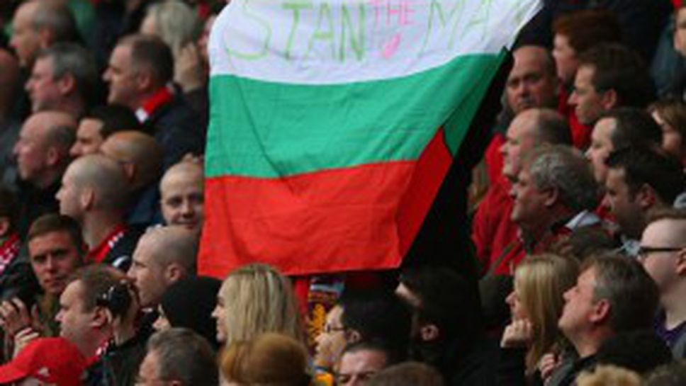 И легендарният "Анфийлд" стана на крака за Стилиян Петров