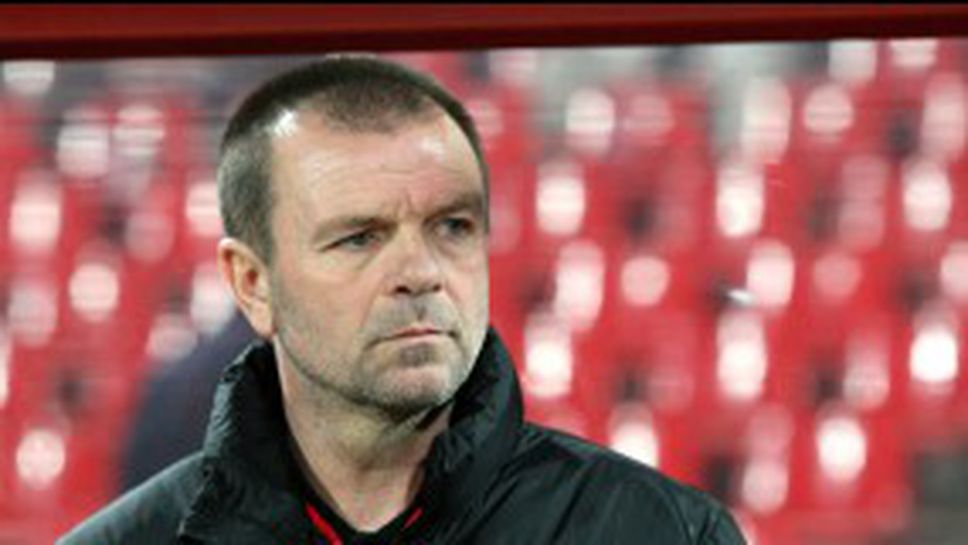 Младенов: Задават се тежки мачове и ми трябват всички играчи (видео)