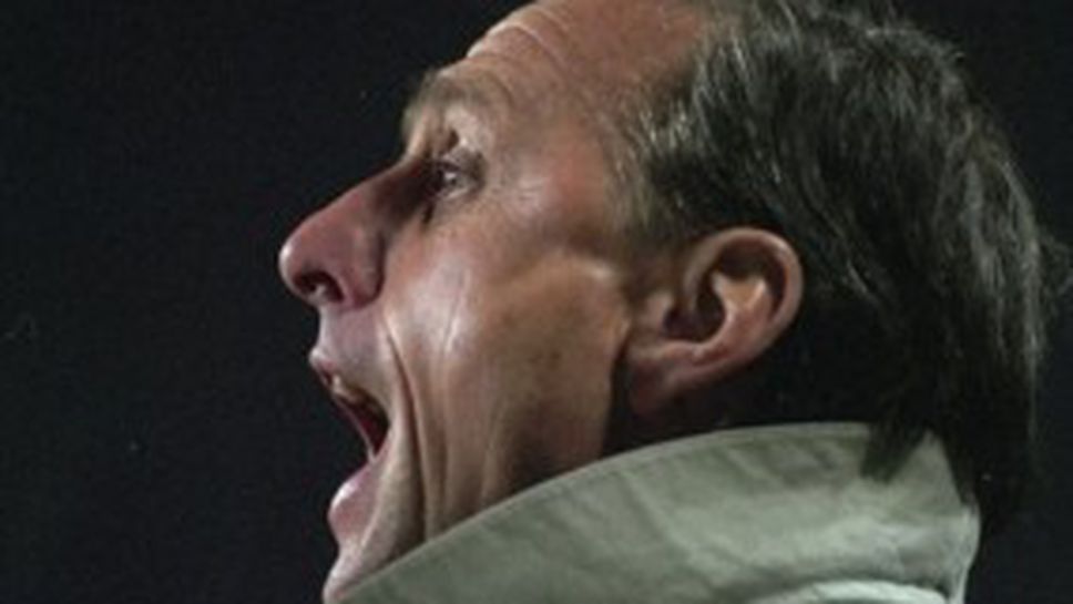 Кройф отговори на нападките на Моуриньо към Барса