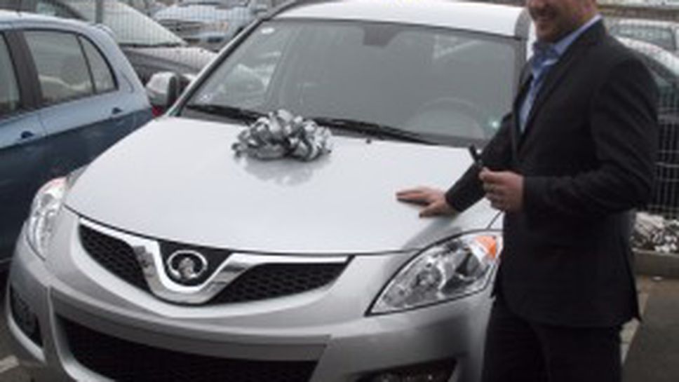 СКБ "Ловеч" награди медалистите си с автомобили (видео)