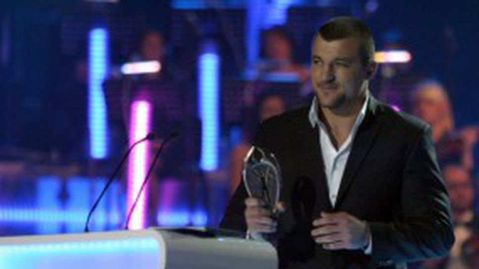 Елис Гури тръгна с автобус за Албания