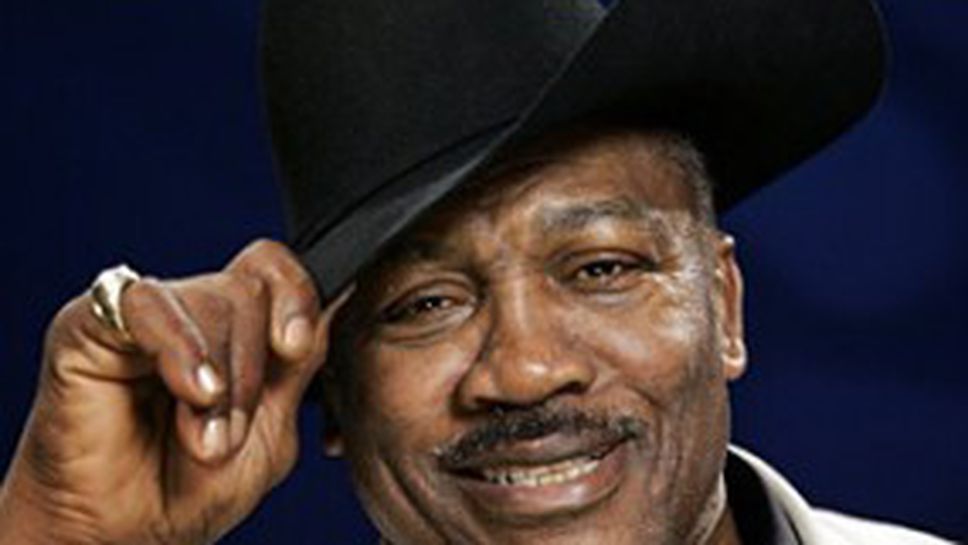 Фрейзър си отиде, чака Али за реванш