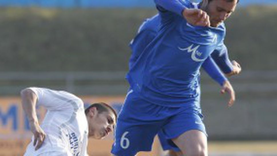 Основен футболист на Левски се контузи