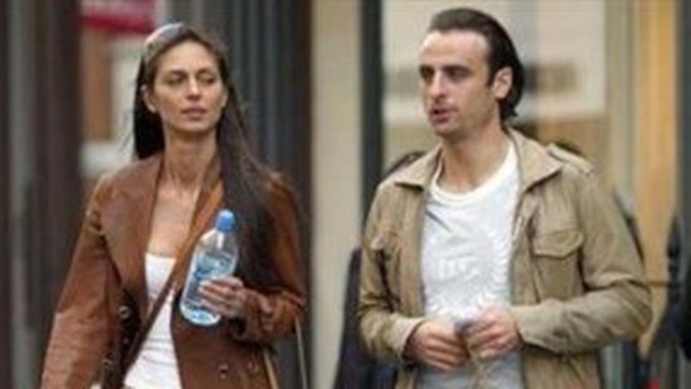 Бербатов и Елена ще разпускат в Гърция