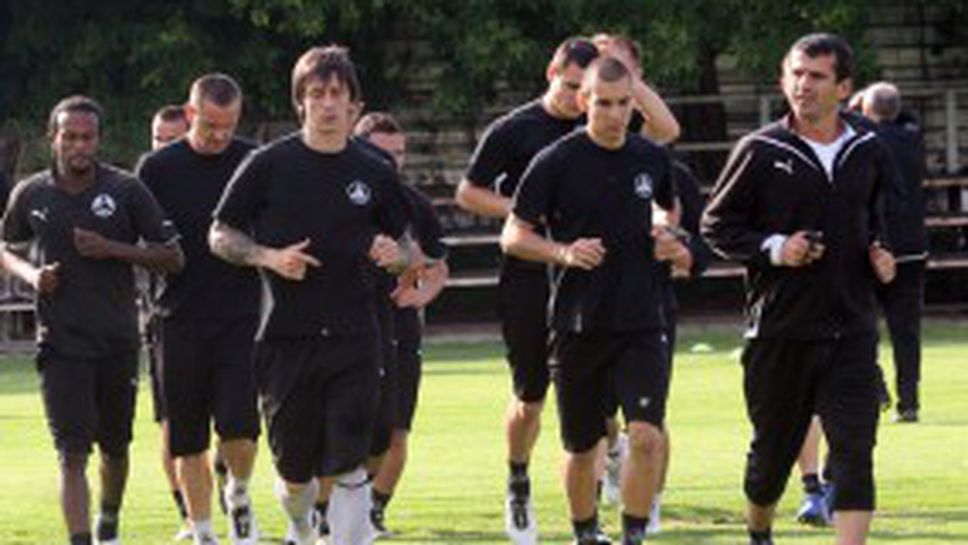 Славия заминава с 15 футболисти за Русия