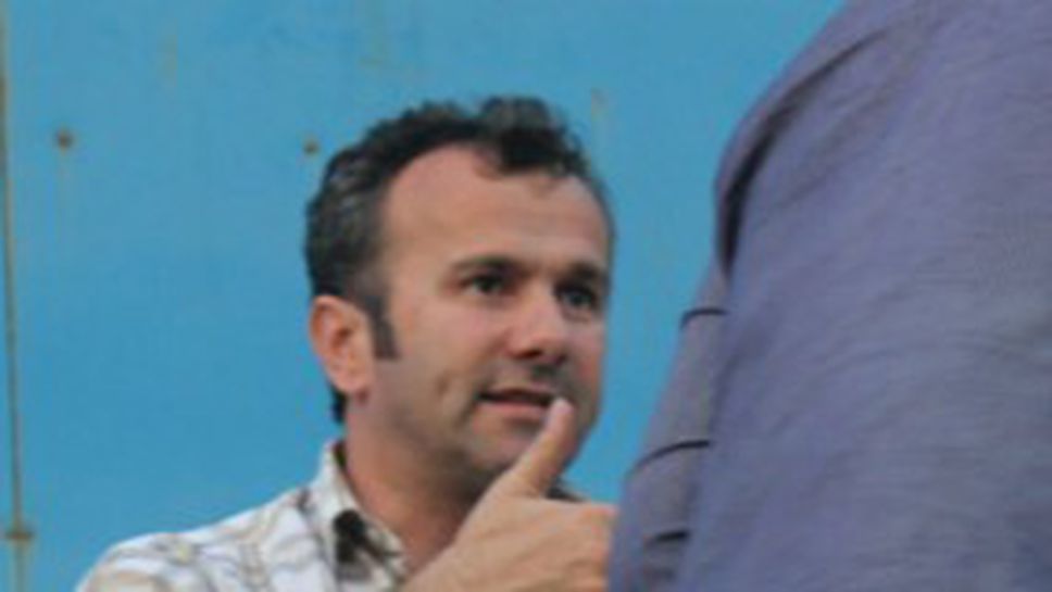 Савичевич гледа и говори с играчите на Черна гора преди мача с "лъвовете" (видео)