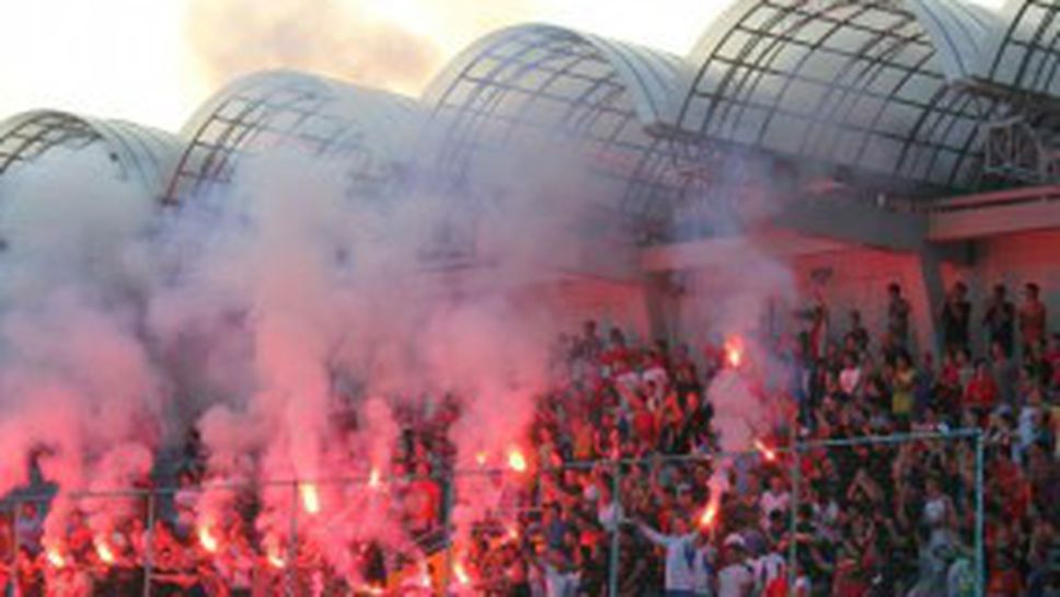 Видео: Вижте най-доброто от феновете на Черна гора