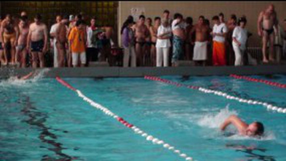 "Атом-Спорт" спечели безапелационно състезанието по плуване (видео)