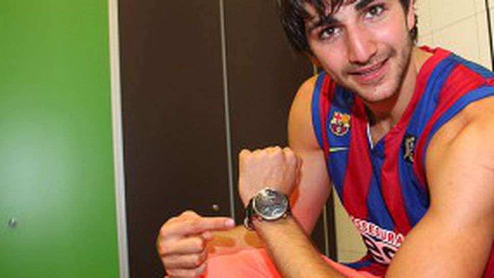 Играчите на Барселона получиха шампионски часовници (видео)