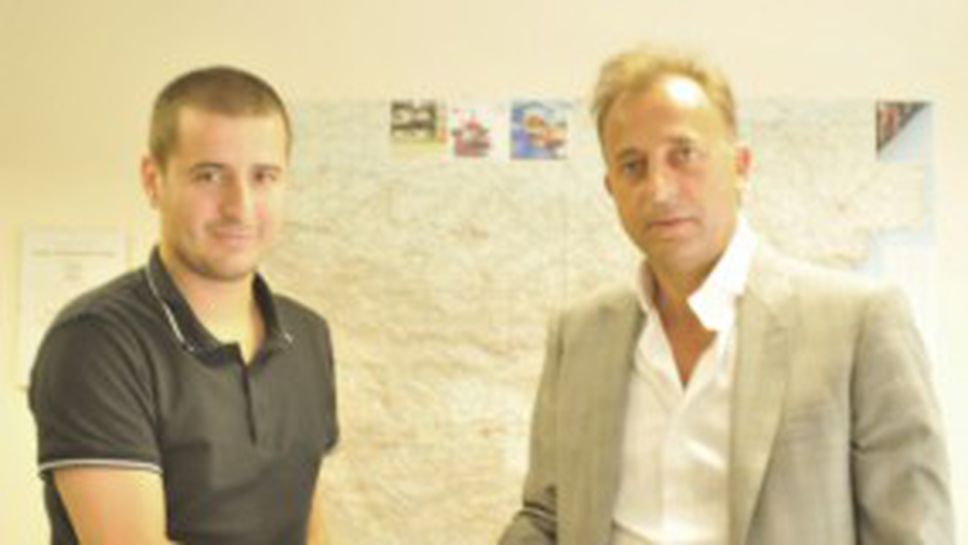 Янис Зику официално подписа с ЦСКА