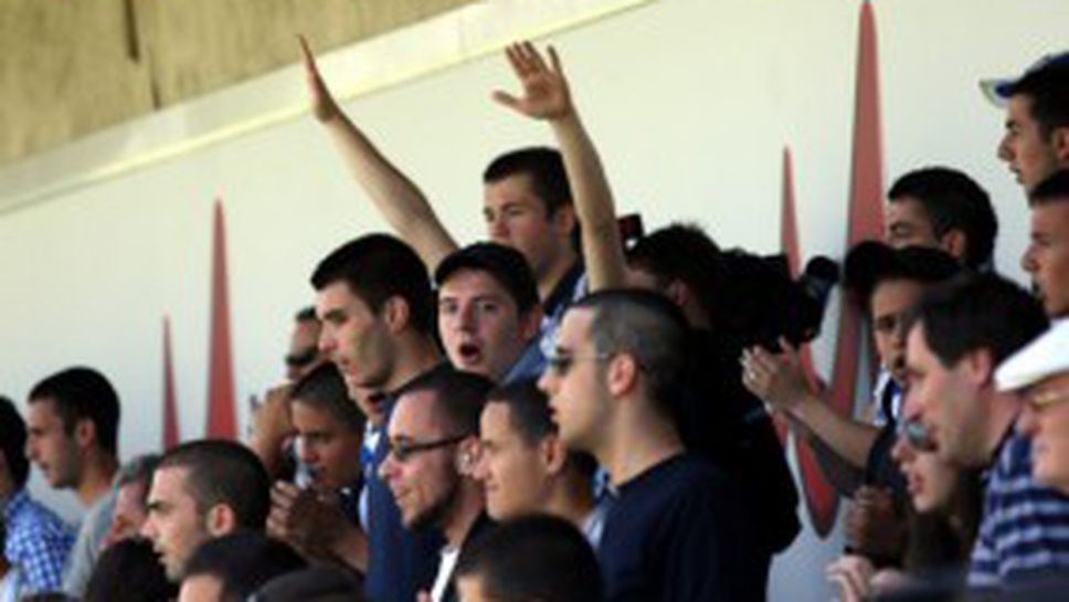 Стотици фенове приветстваха новия Левски (видео)