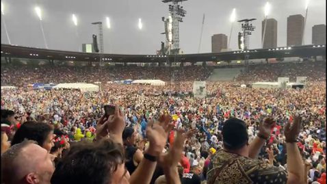 Новината за победата зарадва швейцарски фенове на концерт на AC/DC