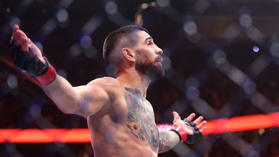 Шампионът на UFC в лека категория Илия Топурия заяви пред