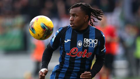 Арсенал възобновява интереса си към Адемола Луукман