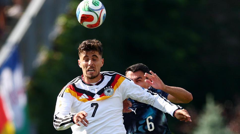 Германия 0:0 Парагвай,  ранен шанс за южноамериканците и неточни удари на Ундав и Виртц