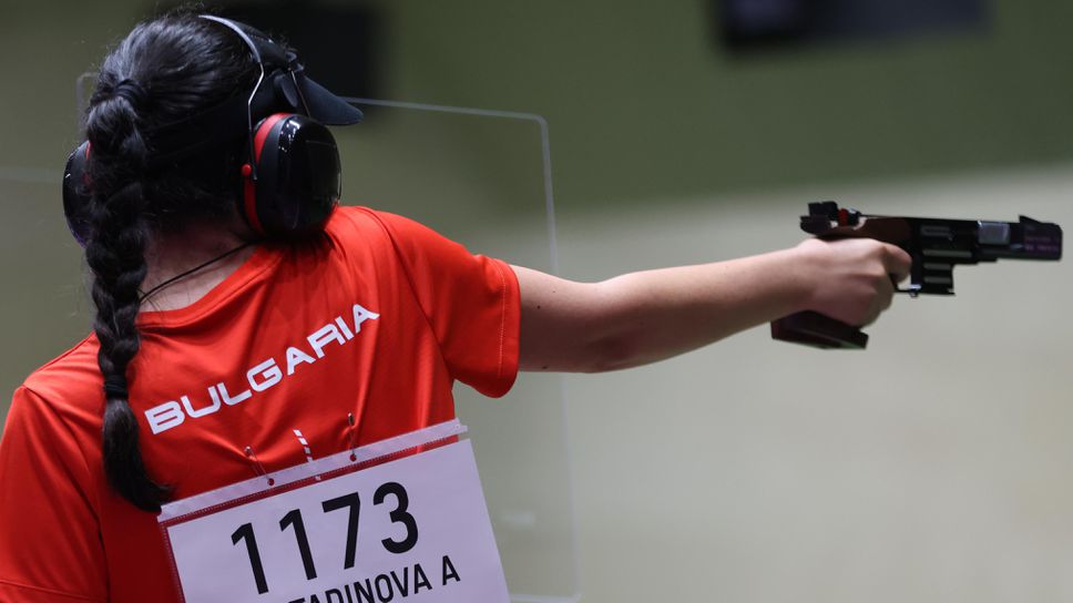 Антоанета Костадинова с трети резултат в квалификациите на 25 метра пистолет след прецизната стрелба