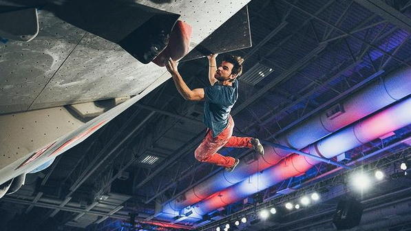 Смъртен случай връща треньорът на американските катерачи у дома