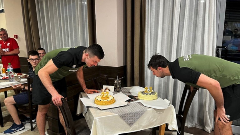 Двамата национали тренират със своите съотборници от представителния ни тим