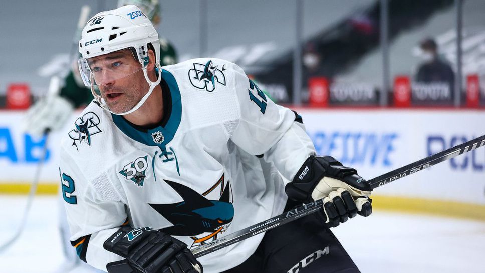 Сан Хосе оттегля номер 12 в чест на Патрик Марло