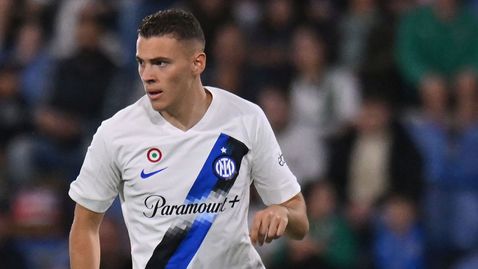 Манчестър Юнайтед оглежда халф на Интер