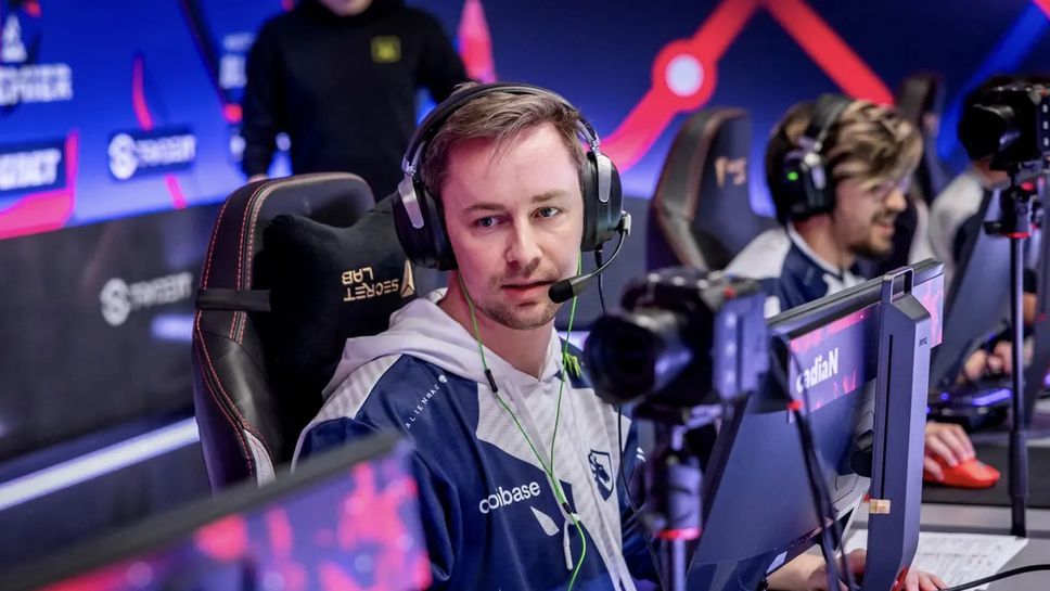 Звездата cadiaN заменя кариерата си