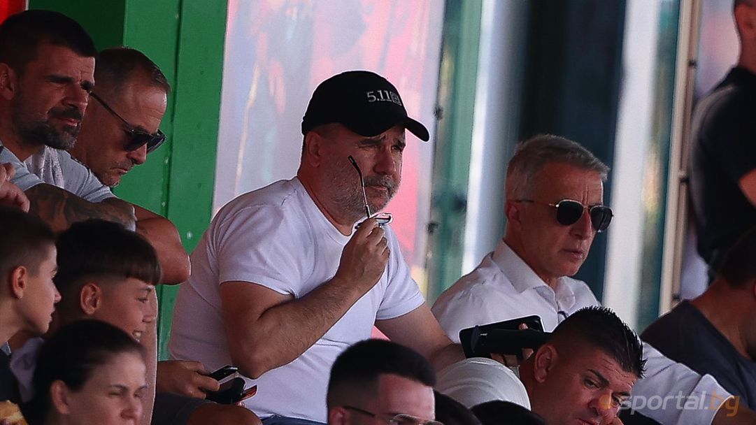 Цветомир Найденов с жестока атака срещу съдията по време на мача със Славия