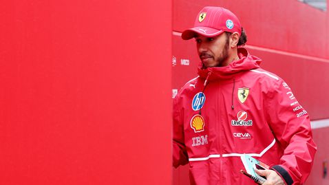 Люис Хамилтън подсказва, че няма да се отказва?