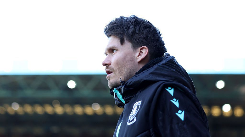 Шефилд Уензди се раздели с мениджъра си