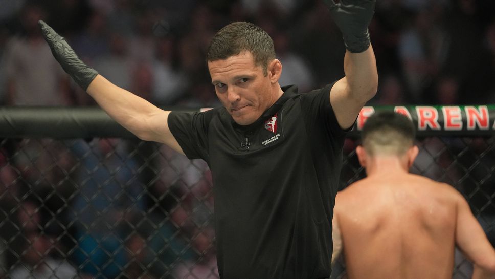 Критики към съдията на битката с рекорден брой нокдауни в UFC