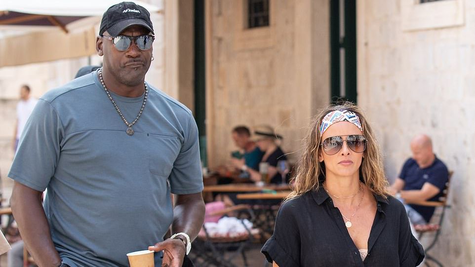 Джордан акостира в Черна гора