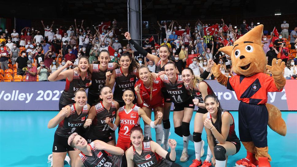 Турция на 1/4-финал на Евроволей 2021 след само гейм срещу Чехия🏐