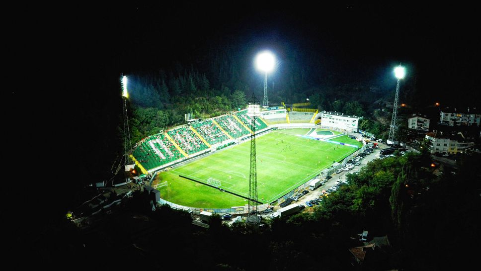 Стадионът на Пирин с ново осветление