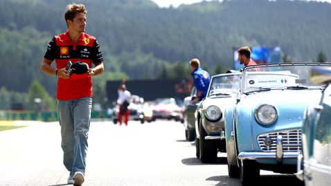  Защо във Ферари си приказват толкоз доста по радиото 