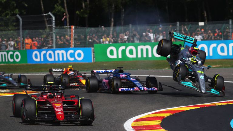 7-кратният световен шампион във Формула 1 Люис Хамилтън отпадна вчера