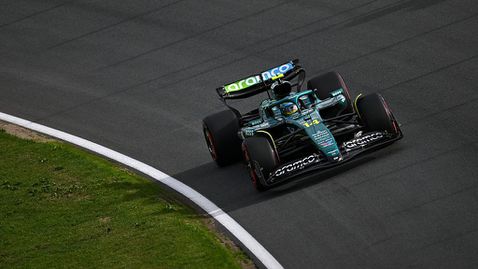  Алонсо съумя да раздели двете коли на Макларън в челото 