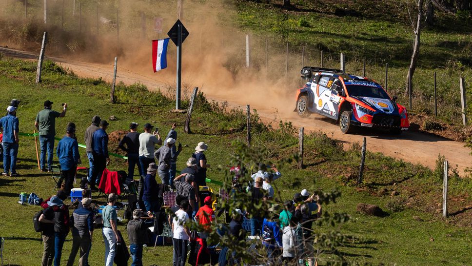 Третият пилот на Хюндай Адриен Фурмо е начело в рали