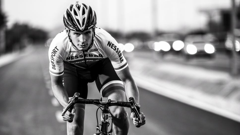 Мартин Папанов поставя "стандарт" на едночасово бягане в зала