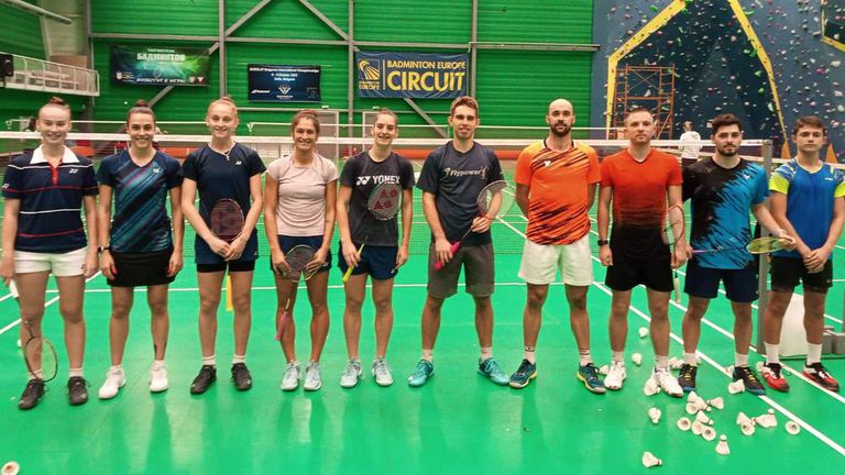 Състезателка от Украйна тренира заедно с националния отбор на България по бадминтон в София