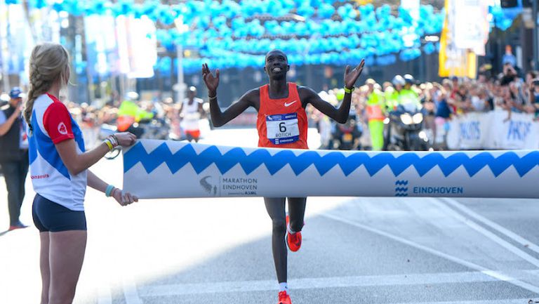 Победителят от Парижкия маратон през 2021 г. Ротич ще стартира в Чикаго