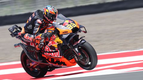 Стюардите се отметнаха от първоначалното си решение за разследванията срещу Биндър и Накагами