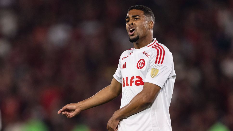 Бразилски халф може да стане съотборник на Илия Груев в Лийдс