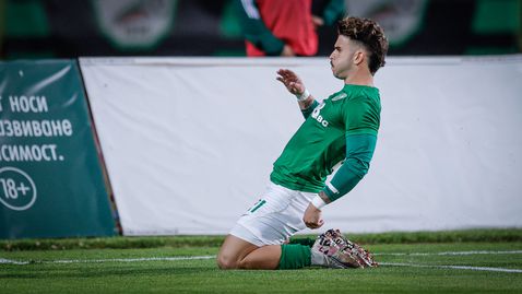 Гол от дузпа на познат герой и два червени картона донесоха победата на Берое над Добруджа