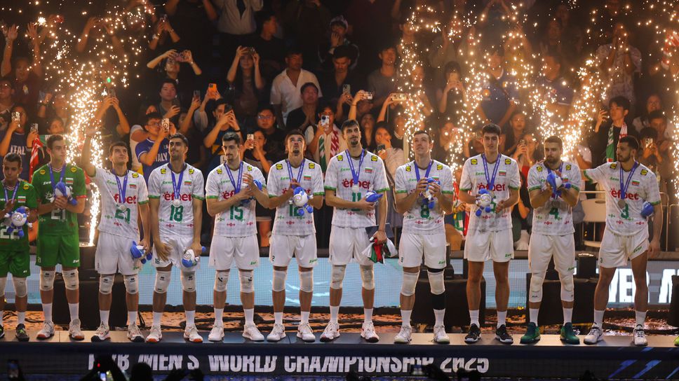 Президентът Румен Радев връчва почетни плакети на волейболните национали