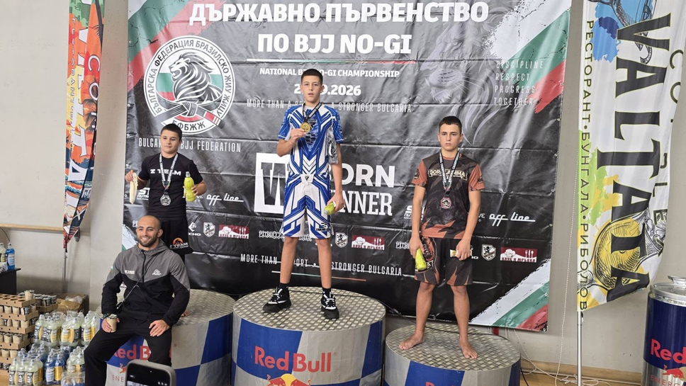 Отбори от цяла България участваха в първото Държавно първенство по BJJ